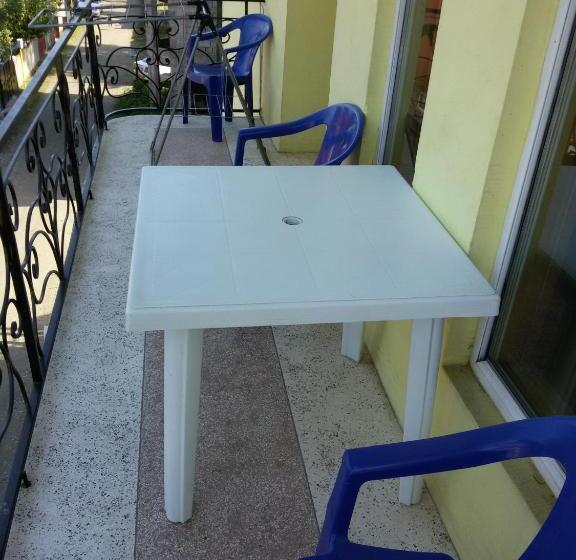 اتاق استاندارد چهارنفره با بالکن, Villa Ureki