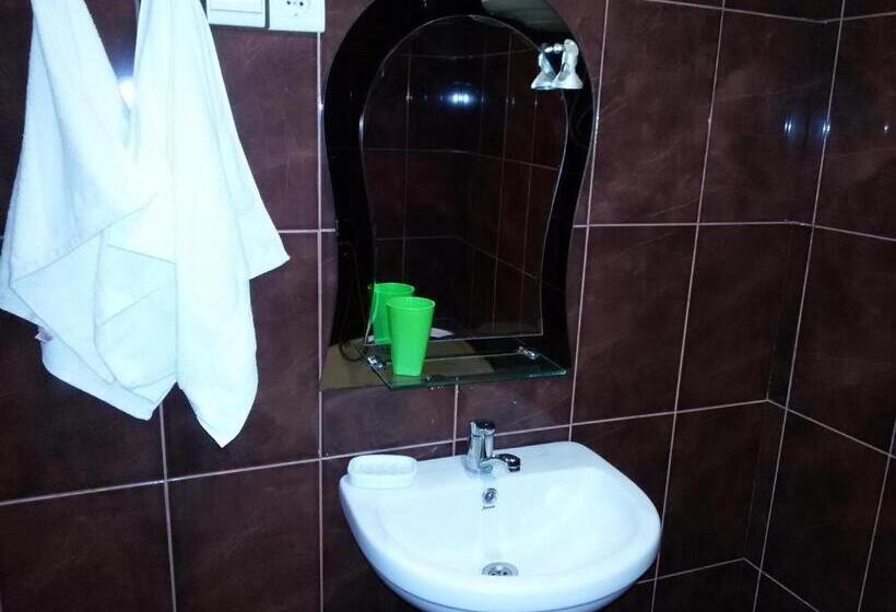 اتاق استاندارد چهارنفره با بالکن, Villa Ureki