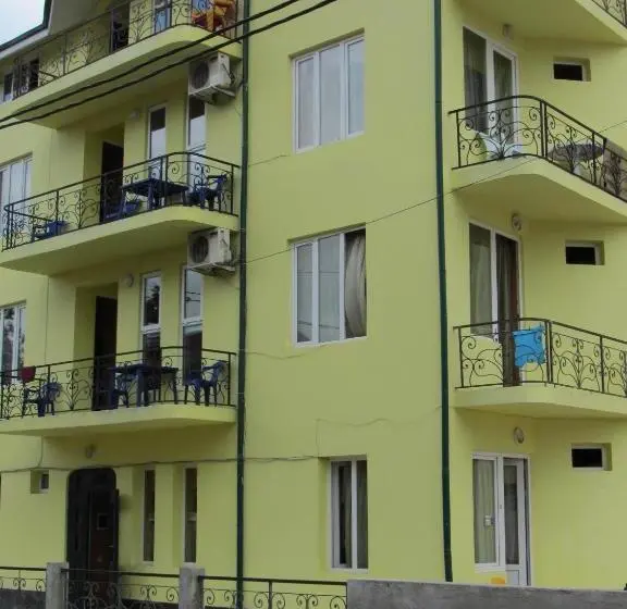 اتاق استاندارد چهارنفره با بالکن, Villa Ureki