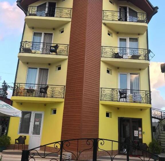 اتاق استاندارد چهارنفره با بالکن, Villa Ureki