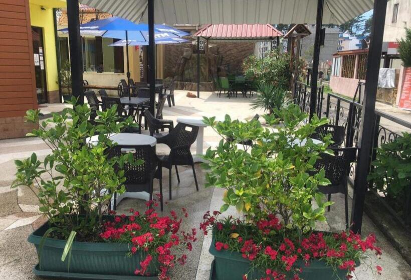 اتاق استاندارد چهارنفره با بالکن, Villa Ureki