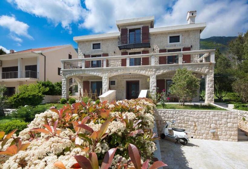 اتاق لوکس با بالکن و چشم‌انداز دریا, Palazzo Banicevic Luxury Rooms