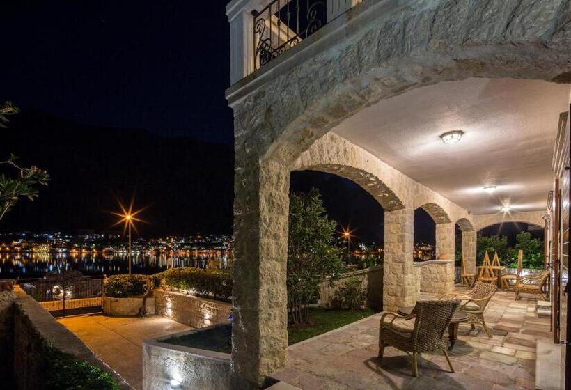 اتاق لوکس با بالکن و چشمانداز دریا, Palazzo Banicevic Luxury Rooms