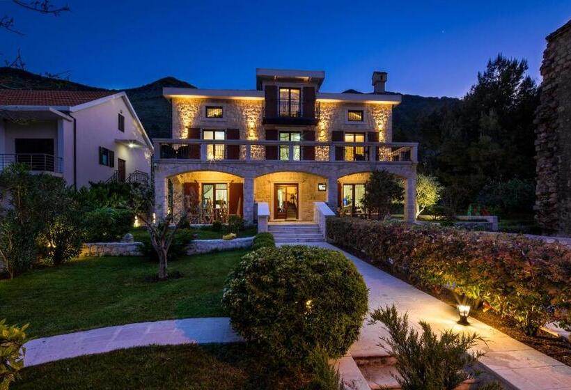 اتاق استاندارد با چشمانداز استخر, Palazzo Banicevic Luxury Rooms