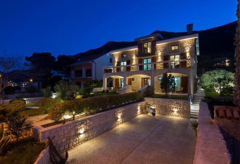 اتاق استاندارد با چشمانداز استخر, Palazzo Banicevic Luxury Rooms