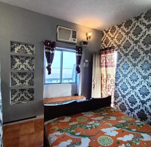 اتاق لوکس با بالکن, Vishnu Rest House