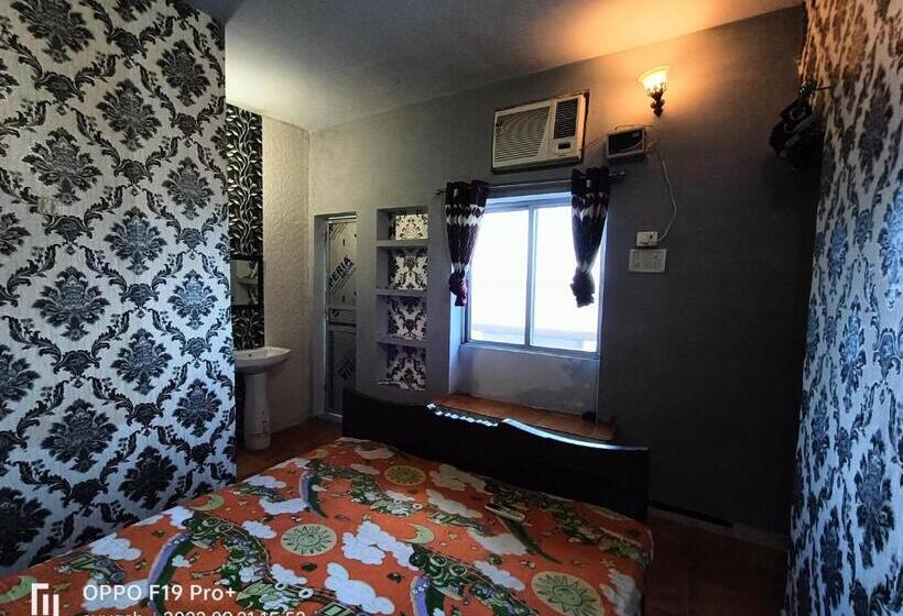 اتاق لوکس با بالکن, Vishnu Rest House