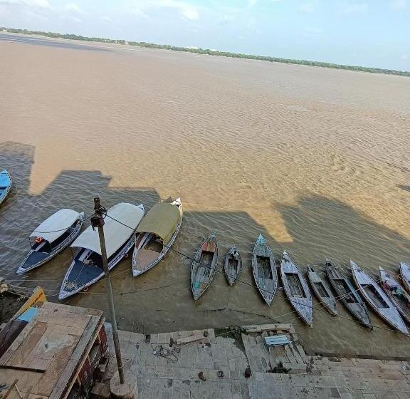 اتاق لوکس با بالکن, Vishnu Rest House