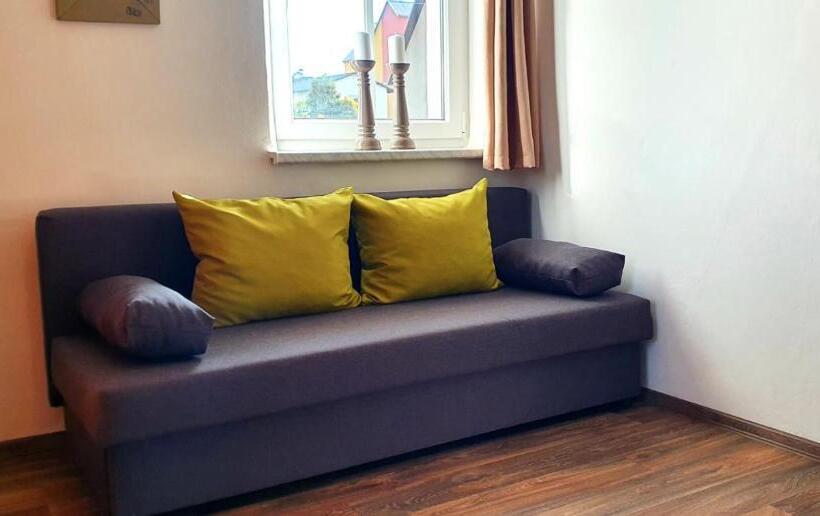 스탠다드 스튜디오, Pension Elbrs