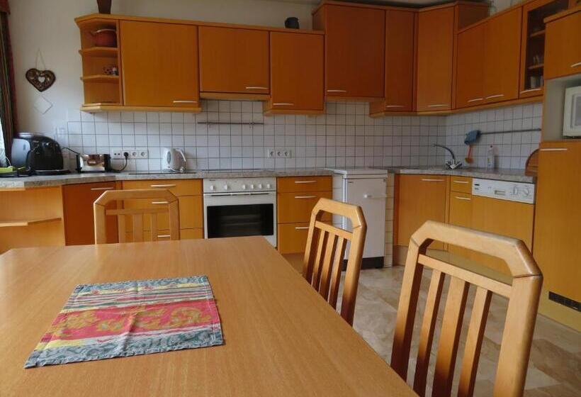 Апартаменты 3 Спальни, Pension Lipicer