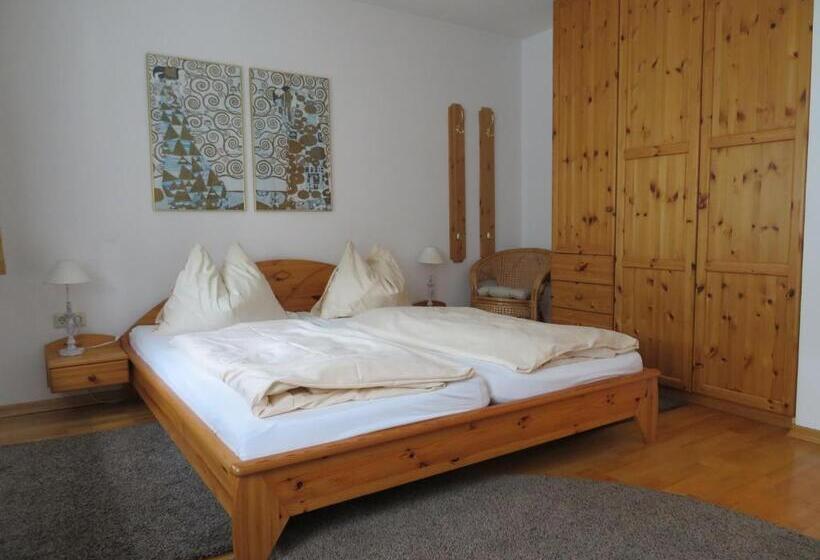 Апартаменты 3 Спальни, Pension Lipicer