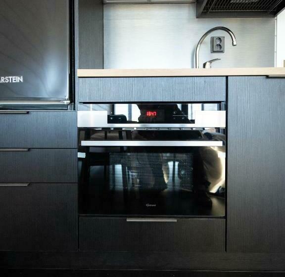 חדר סופריור, Black