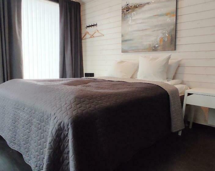 חדר סופריור, Black