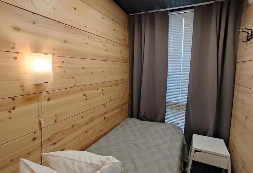 דירת שני חדרים, Black