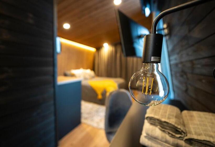 スーペリアールーム, Black