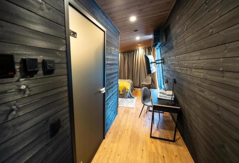 חדר סופריור, Black