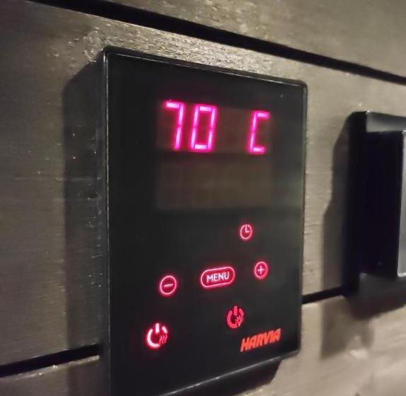 חדר סופריור, Black