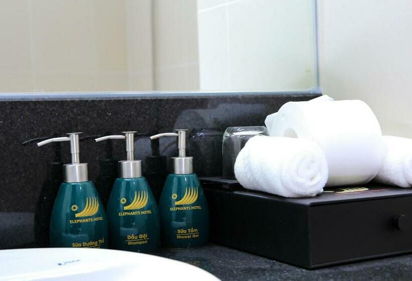 اتاق سوپریور, Elephants