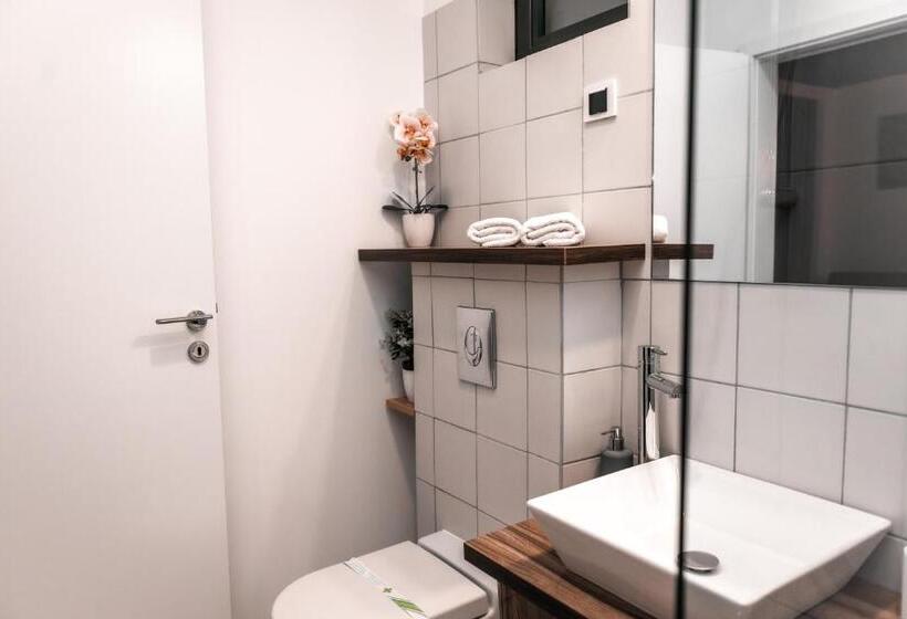 デラックススタジオ, Puzzle Apartaments&studios