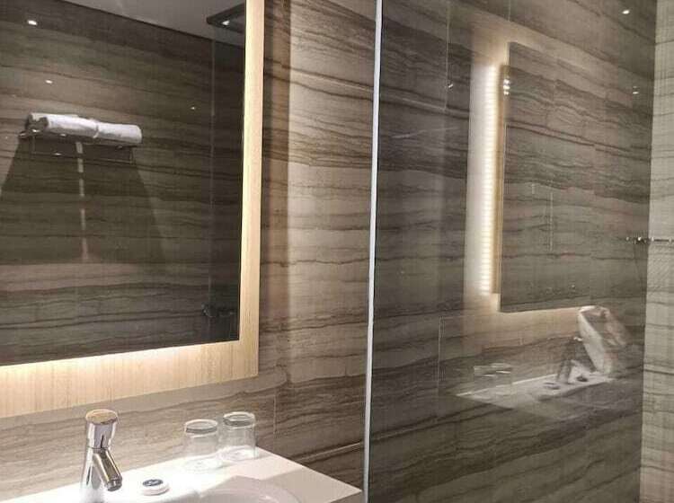 디럭스 룸, Batiqa Hotel Jayapura