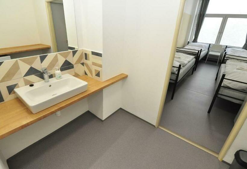 חדר סטנדרט לארבעה, Hostel Tereza Břeclav