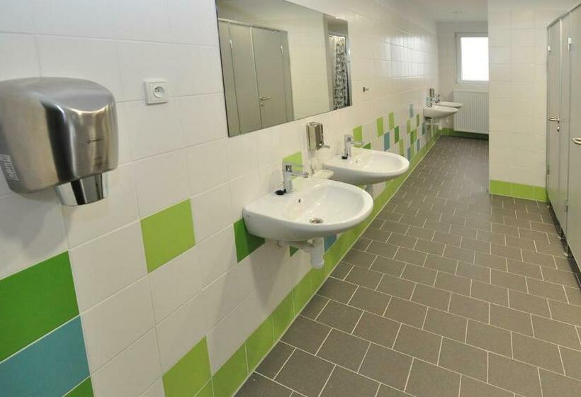 חדר סטנדרט לארבעה, Hostel Tereza Břeclav