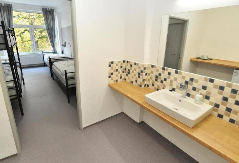 חדר סטנדרט לארבעה, Hostel Tereza Břeclav