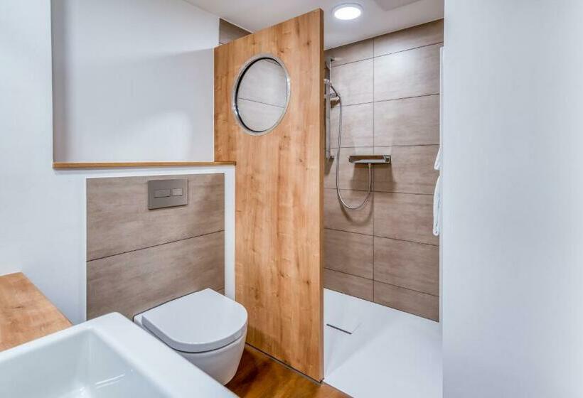 标准单人间, Beckmann