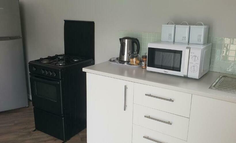 Трехместный Номер Стандарт Вид на Бассейн, 6 On Western Guest House