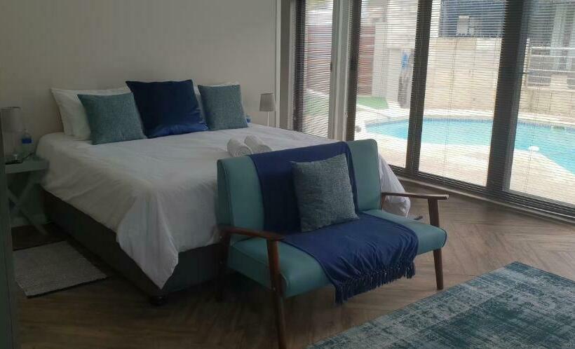 스탠다드 트리플 룸 풀장 전망, 6 On Western Guest House