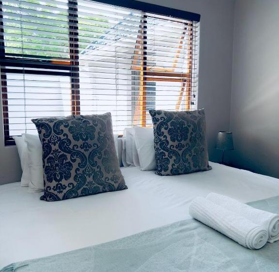 Апартаменты 3 Спальни, 6 On Western Guest House