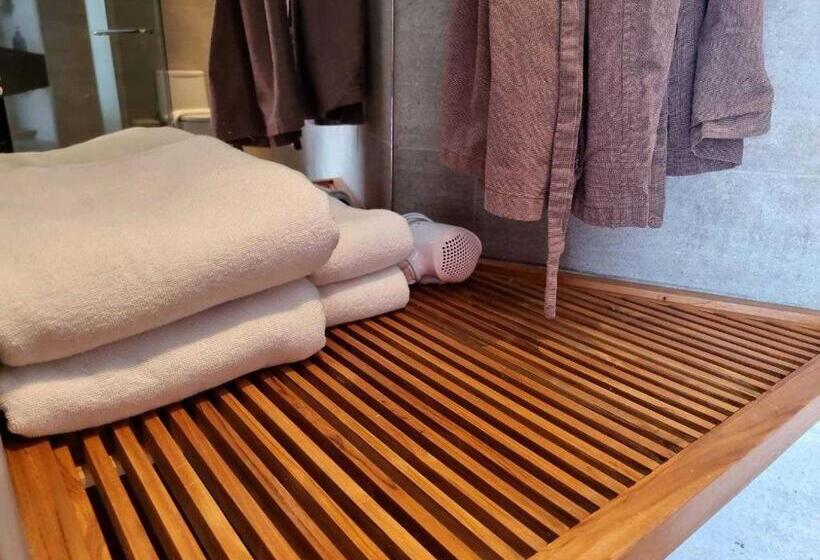 디럭스 룸 킹사이즈 침대, Livist Resort Phetchabun