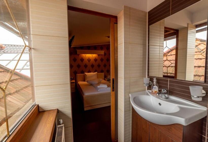 חדר סטנדרט לארבעה, Escala Rooms