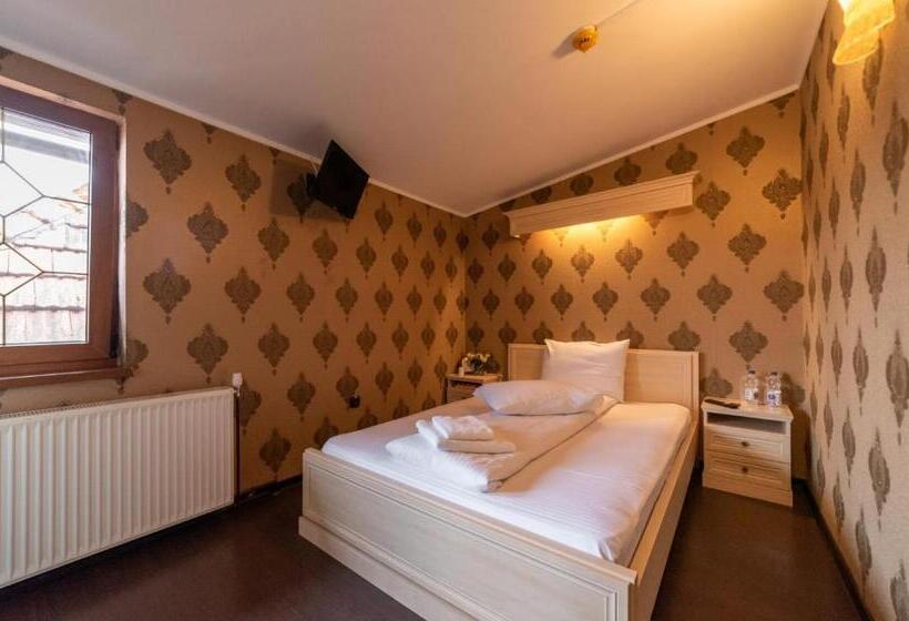 חדר סטנדרט לארבעה, Escala Rooms