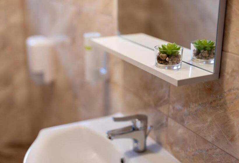 חדר דלוקס, Escala Rooms