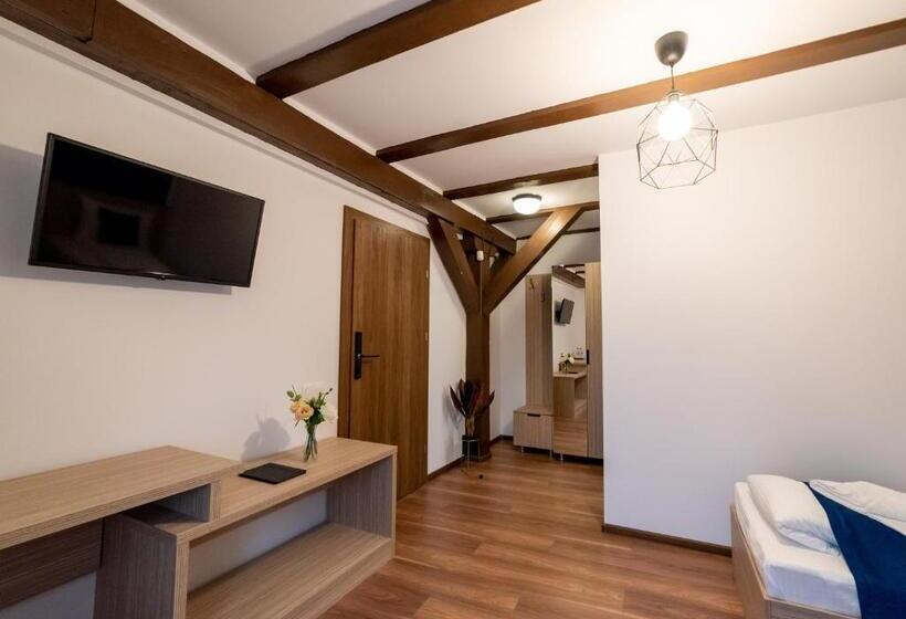 חדר דלוקס, Escala Rooms