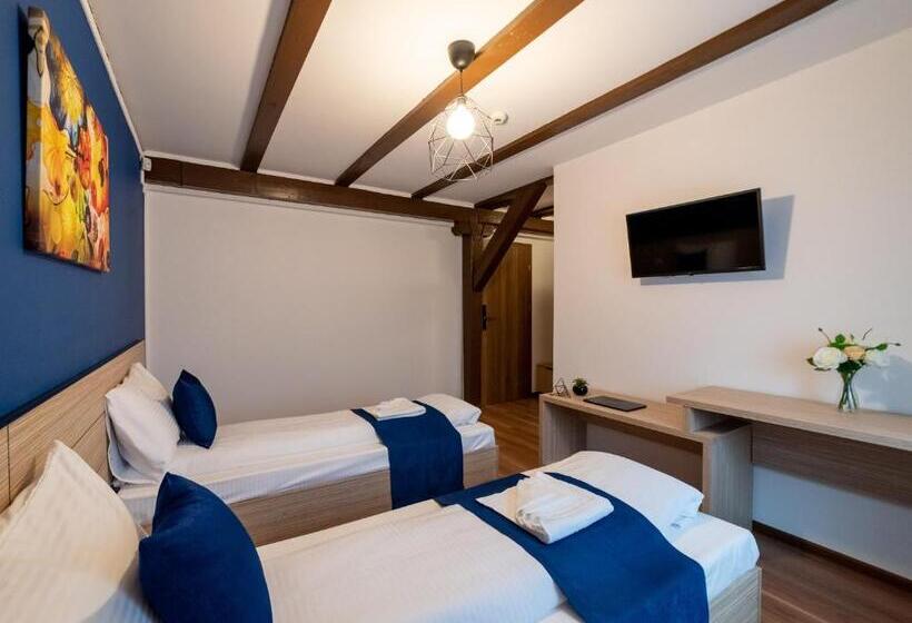 Номер Deluxe, Escala Rooms