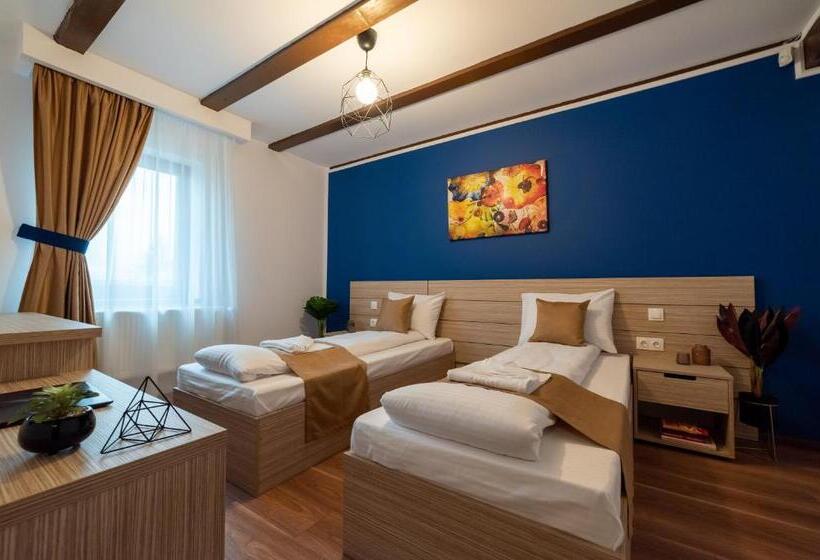 חדר דלוקס, Escala Rooms