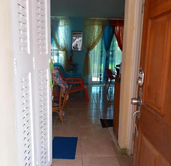 اتاق لوکس با بالکن, Seacastle Deluxe Studio