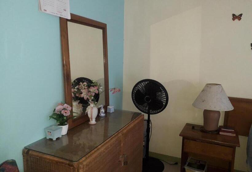 اتاق لوکس با بالکن, Seacastle Deluxe Studio