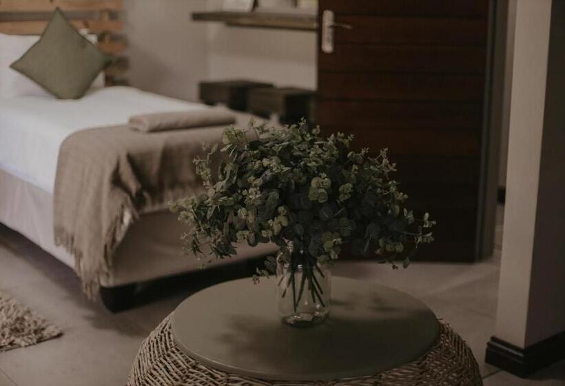 Семейный Номер Вид на Сад, Villa Rose Guesthouse & Venue