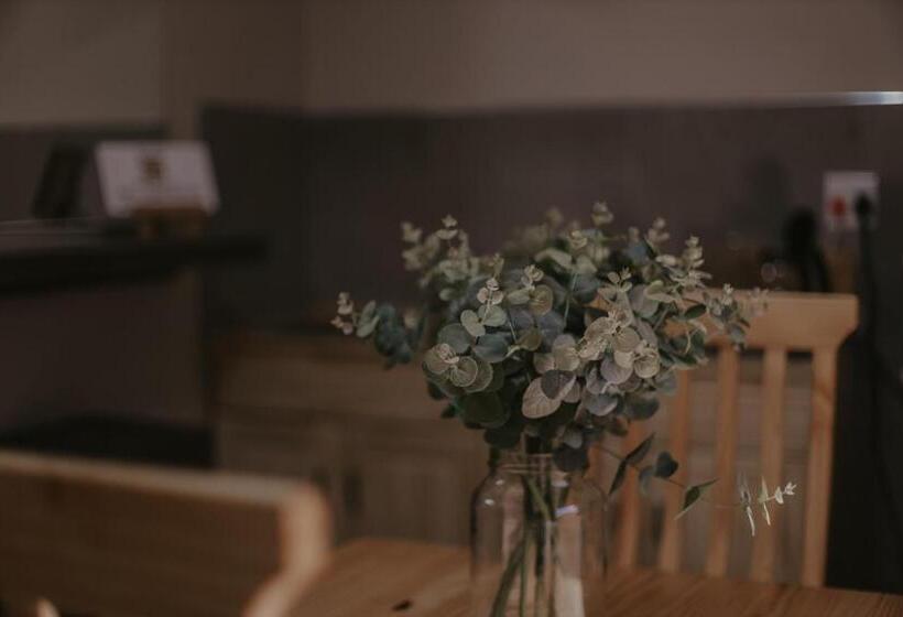 Семейный Номер, Villa Rose Guesthouse & Venue