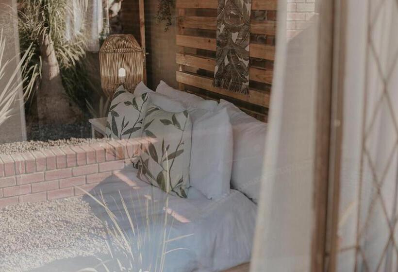 Номер Стандарт Вид на Бассейн, Villa Rose Guesthouse & Venue