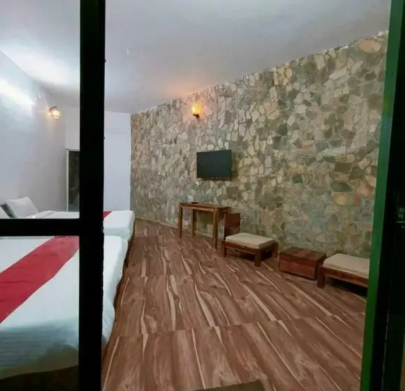 Perhehuone, Tathastu Resort