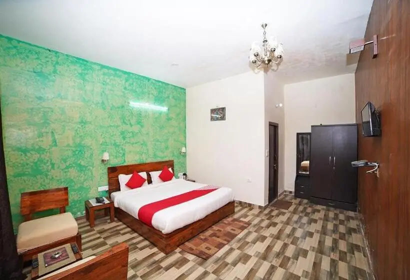 Deluxe Kolmen Hengen Huone, Tathastu Resort
