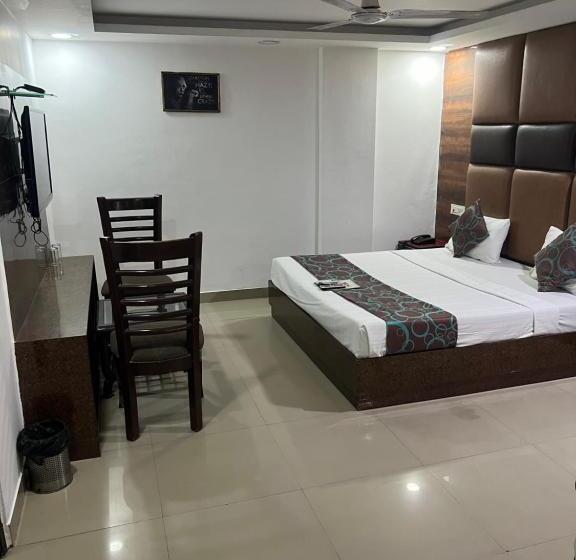 اتاق لوکس با تخت بزرگ, King Delhi Airport