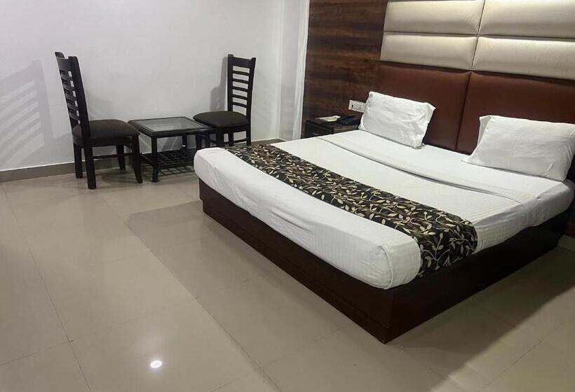 اتاق لوکس با تخت بزرگ, King Delhi Airport