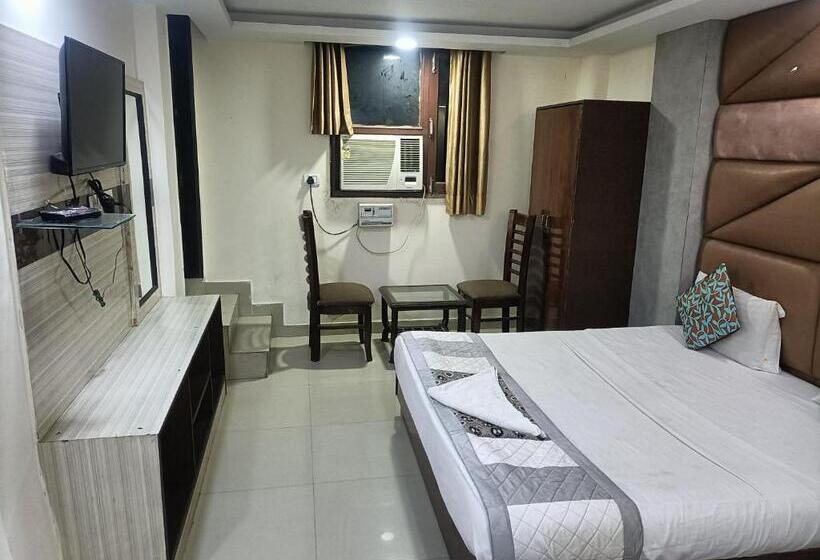 اتاق لوکس با تخت بزرگ, King Delhi Airport