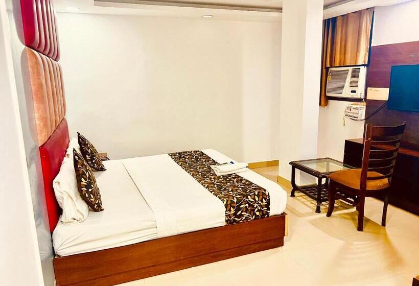 اتاق استاندارد چهار تخته, King Delhi Airport