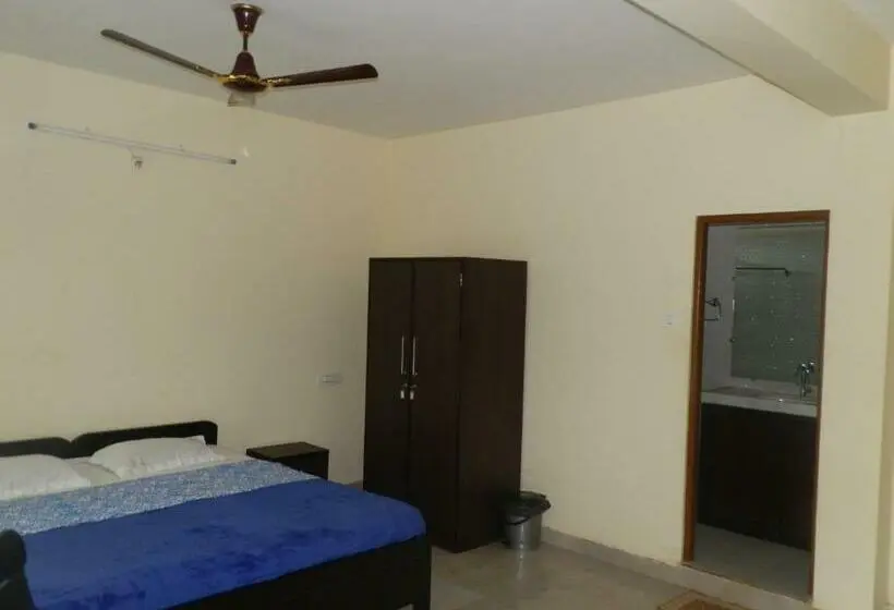 エコノミールーム, Aldrin Guest House